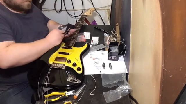The Standard Strat Part 2: Modding - Dinking around on guitars with Jake смотреть онлайн