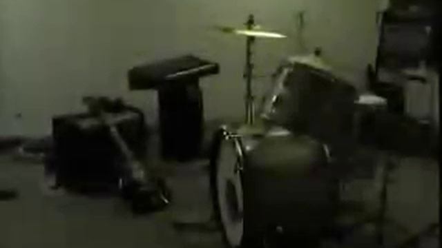 Elliott Smith - Between The Bars смотреть онлайн