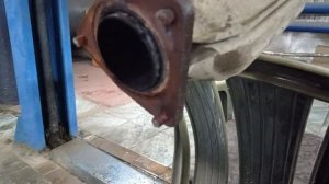 Что делать - запах выхлопных газов в салоне Mazda CX7.