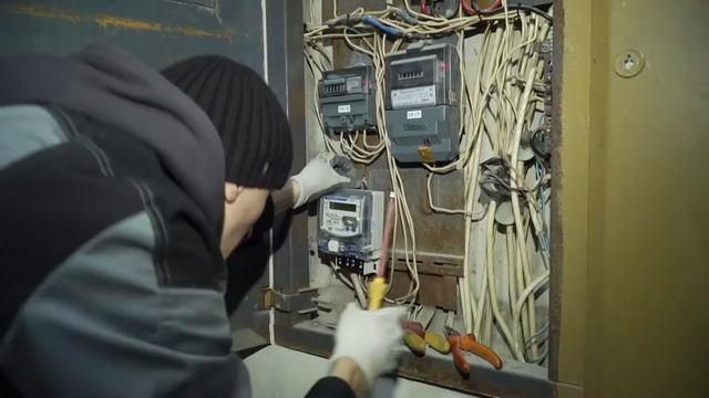 Замена счётчиков электроэнергии - это процедура, с которой обязательно, с столкнётся каждый. смотреть онлайн