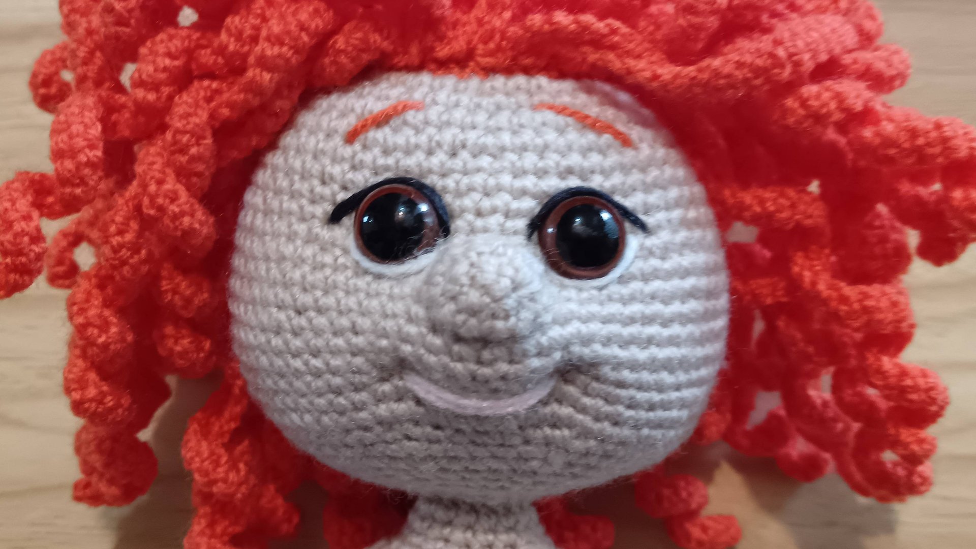 Вяжу волосы для куклы Манюня