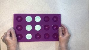 Шоколадные шары из глазури.