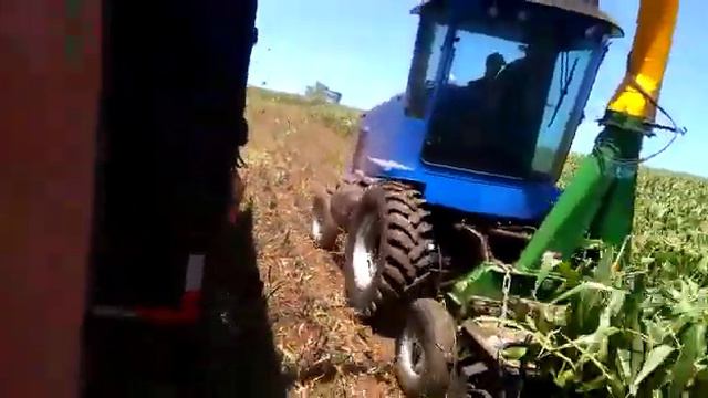 inaugurando trator hidro com JF C240 adaptada área total 2.70 смотреть онлайн