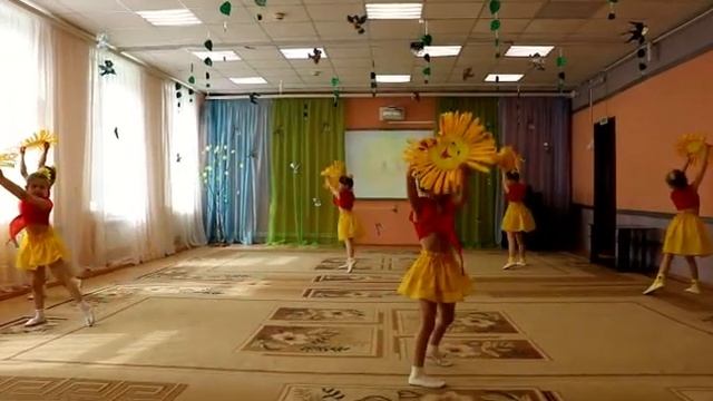 Танец "Светит солнышко" смотреть онлайн