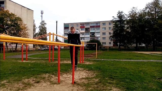 Максимальное количество отжиманий на брусьях. смотреть онлайн