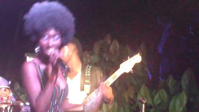 Nana Yaa sings Soul with Kwame Yeboah's band in Accra смотреть онлайн