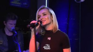 Полина Гагарина - Обезоружена (LIVE _ Авторадио)mp4