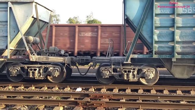(4К) ВЛ80к-093 с грузовым составом прибытие и отправление по станции Дубно Украина 18.09.2020 смотреть онлайн
