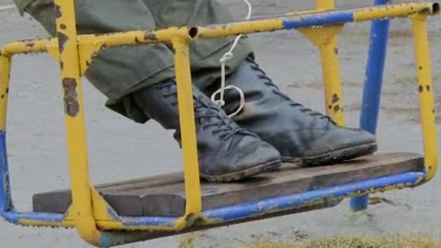 Солдат на качели. Новости. Екатеринбург смотреть онлайн