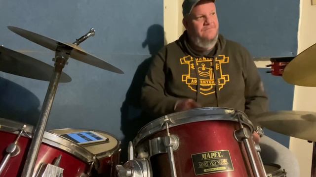 How to play ‘Centuries’ by Fall out boy on the drums- easy version смотреть онлайн