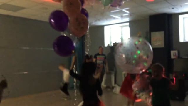 Москва. Новогодний утренник на Хип-хоп. ?А теперь дискотека! Танцуют все! смотреть онлайн