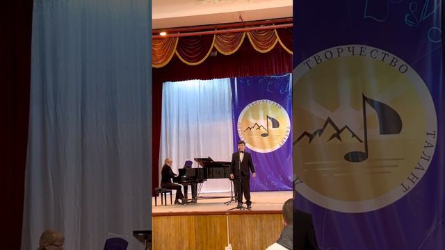 «Этот большой мир»( В.Чернышов, Р.Рождественский) исполняет Виталий Чрагян смотреть онлайн