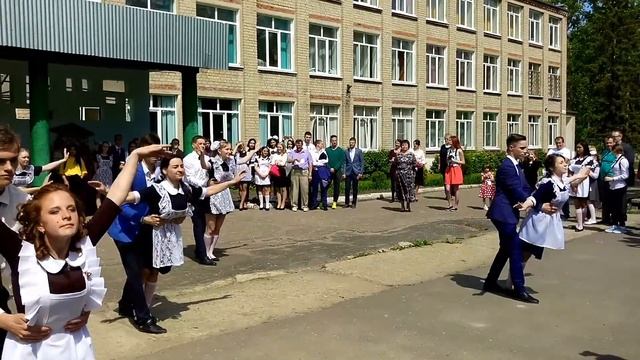 Танец сына на последнем звонке смотреть онлайн