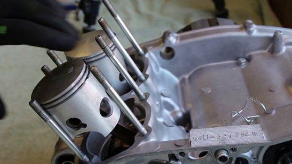 Yamaha RD 350 LC full engine assembly time lapse