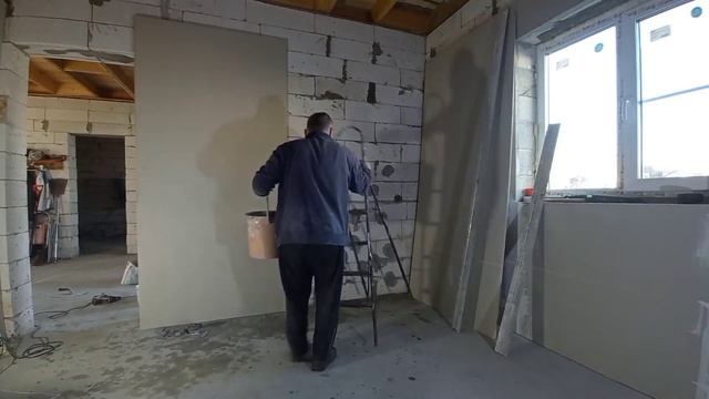 ? Гипсокартон на клей. Клею первый раз и немного страшно. Получилось хорошо. | Строю САМ смотреть онлайн