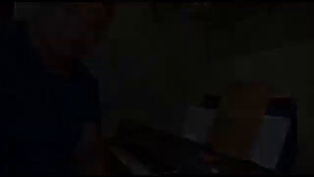 Aluno aprende a tocar xotes no teclado com as 2 mãos. смотреть онлайн