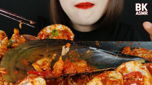 ASMR SPICY SEAFOOD CLAMS, ABALONE, SCALLOP 매운 키조개 가리비 소라 전복 팽이버섯 조개찜 먹방 MUKBANG