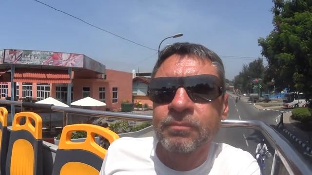 по Сантьяго де Куба на автобусе. смотреть онлайн