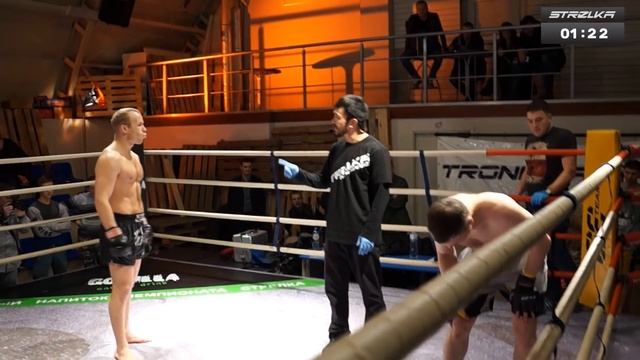 Мастер бесконтактного боя против Бойца Без Правил! смотреть онлайн