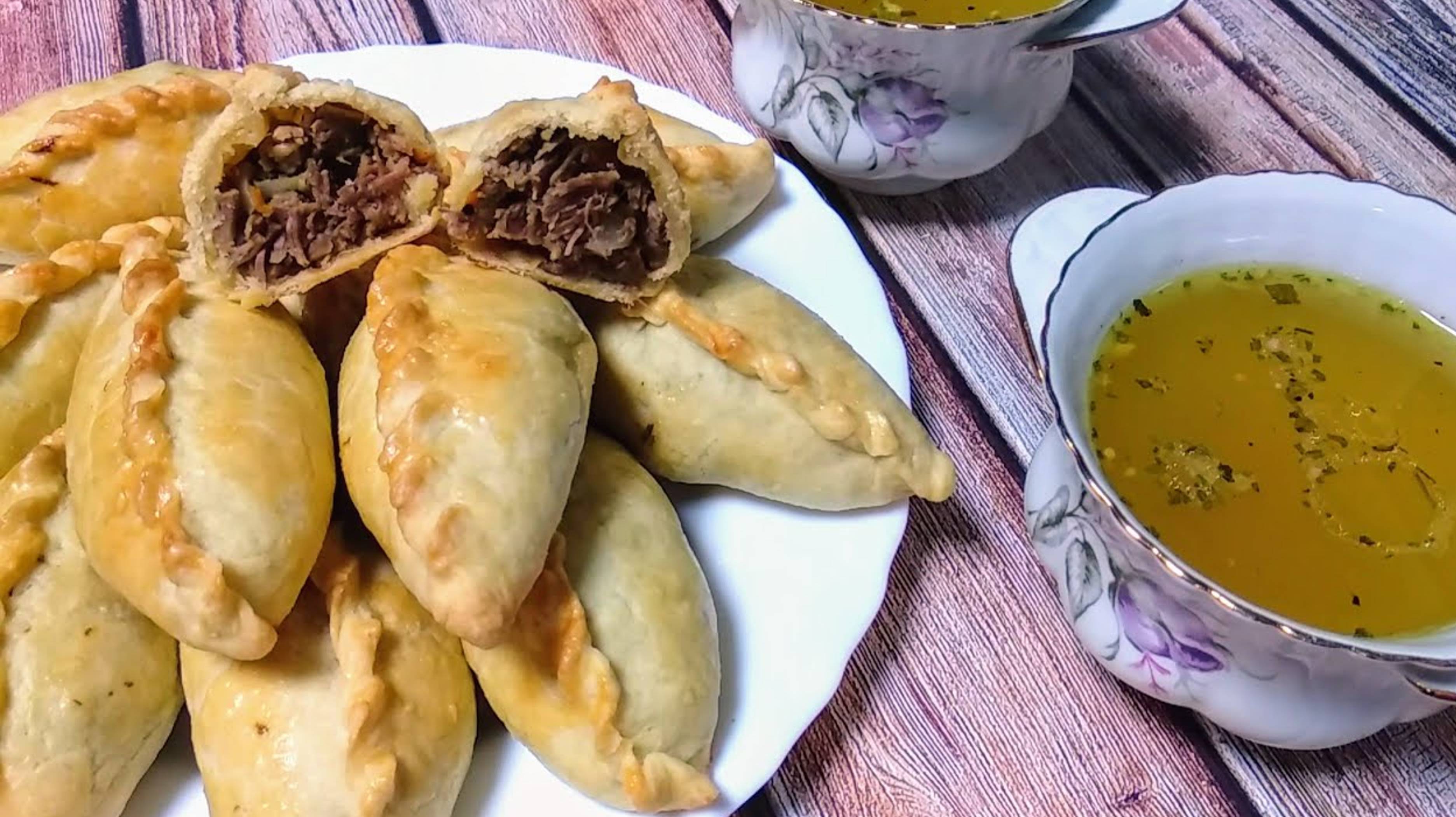 Закусочные пирожки с отварной говядины к бульону . Лучшие пирожки с мясом на быстром тесте. смотреть онлайн