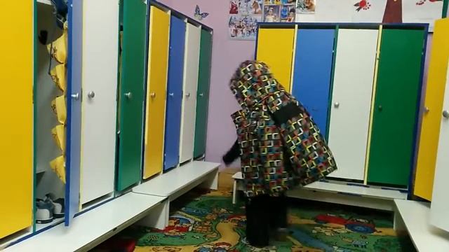 Как Рома одевается в садике смотреть онлайн