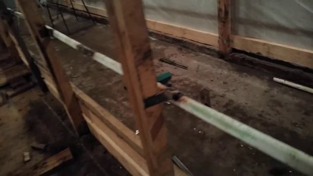 20-й день строительства сарая-навеса для КРСа