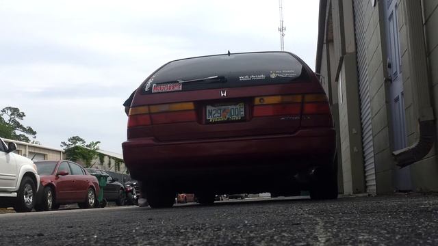 My '93 Honda Accord Wagon exhaust note! смотреть онлайн