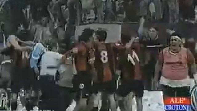 Crotone-Benevento 3-1 - Rete del 3-1 finale firmata Antonio Galardo смотреть онлайн