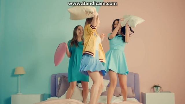 МАРЬЯНА РО/ ПОКАЗАЛА СВОИ ТРУСЫ смотреть онлайн