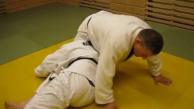 Классика дзюдо- с захватом ногами головы выход на удержание поперек. смотреть онлайн
