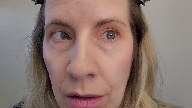 Jennifer Tires That! Heated Eyelash Curler смотреть онлайн