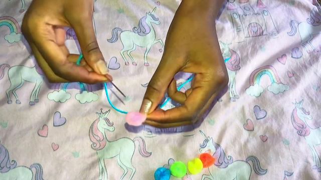 DIY Rainbow Pompom Purse strap | Snohwflake смотреть онлайн