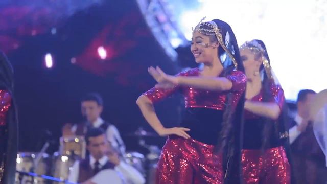 Botir Qodirov - Qiynama Mani | Ботир Кодиров - Кийнама мани (concert 2015)