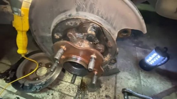 NISSAN ЗАМЕНА ЗАДНЕЙ ступицЫ NISSAN j10 кашкай замена своими руками