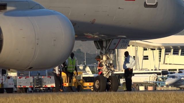 Boeing 757 Accident at St Maarten Airport Runway [4K] смотреть онлайн