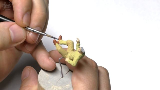 Как покрасить униформу на фигурке. Простой способ для начинающих. смотреть онлайн