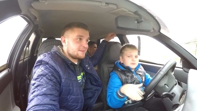 VLOG: УЧУ МЛАДШЕГО БРАТА ВОДИТЬ МАШИНУ ПРИОРУ !!! смотреть онлайн