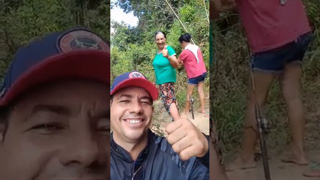 Meu irmão Edson Torres pescando com minha mãe e irmãs!