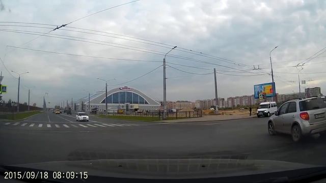 Водитель маршрутки проехал на красный свет смотреть онлайн