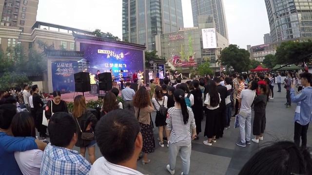 Уси #1 - веселые пенсионеры в парке, популярная живая музыка в Китае смотреть онлайн