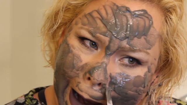 CARBONATED BUBBLE CLAY MASK REVIEW смотреть онлайн