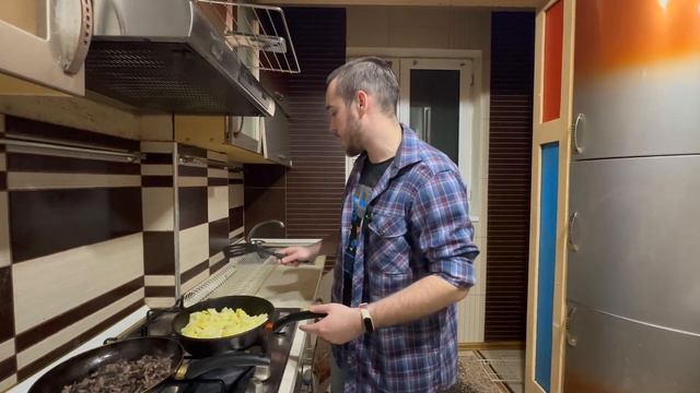 Домашняя ЖАРЕНАЯ КАРТОШКА — рецепт от беларуса! смотреть онлайн