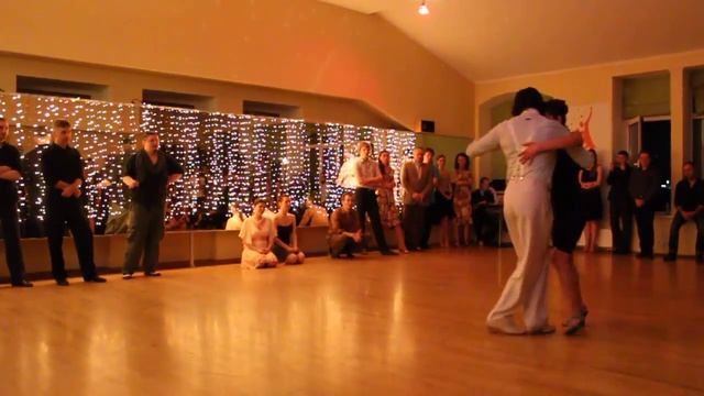 Gustavo Guarnieri y Gabriela Perea Demichellis, milonga Ihorevska, Kiev, 3 смотреть онлайн