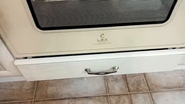 Кухня с деревянными фасадами смотреть онлайн