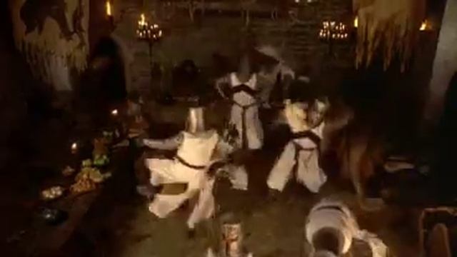 Knights Of The Round Table - Monty Python смотреть онлайн