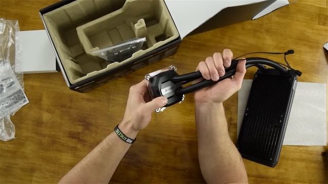 Corsair H100i GTX: Unboxing and Quick Test смотреть онлайн