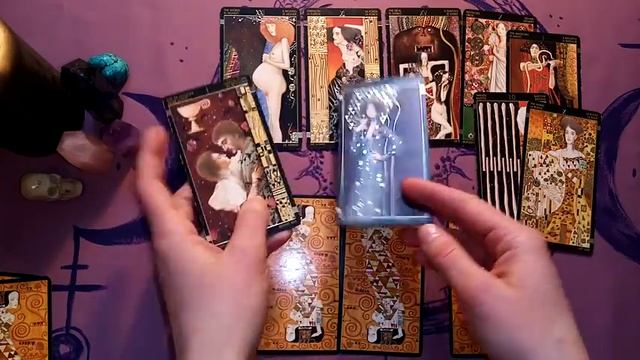 Как загаданный человек выражает свою любовь? смотреть онлайн