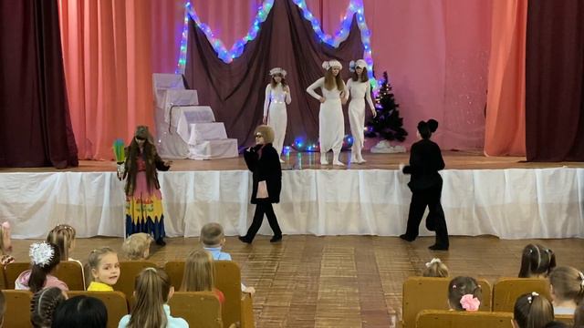 Вистава до свята Миколая "Сніжинка Бажань" 1 ч смотреть онлайн