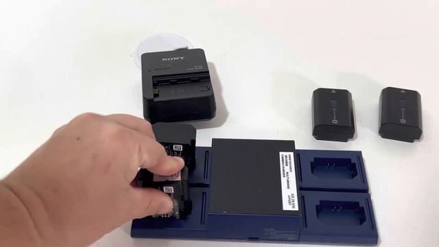 HOW TO CHARGE 4PCS SONY NP-FZ100 BATTERY IN 1 CHARGER?? смотреть онлайн