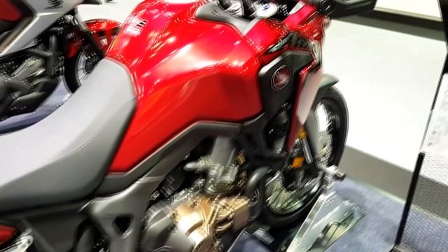 Honda AFRICA TWIN CRF1000L (DCT) смотреть онлайн